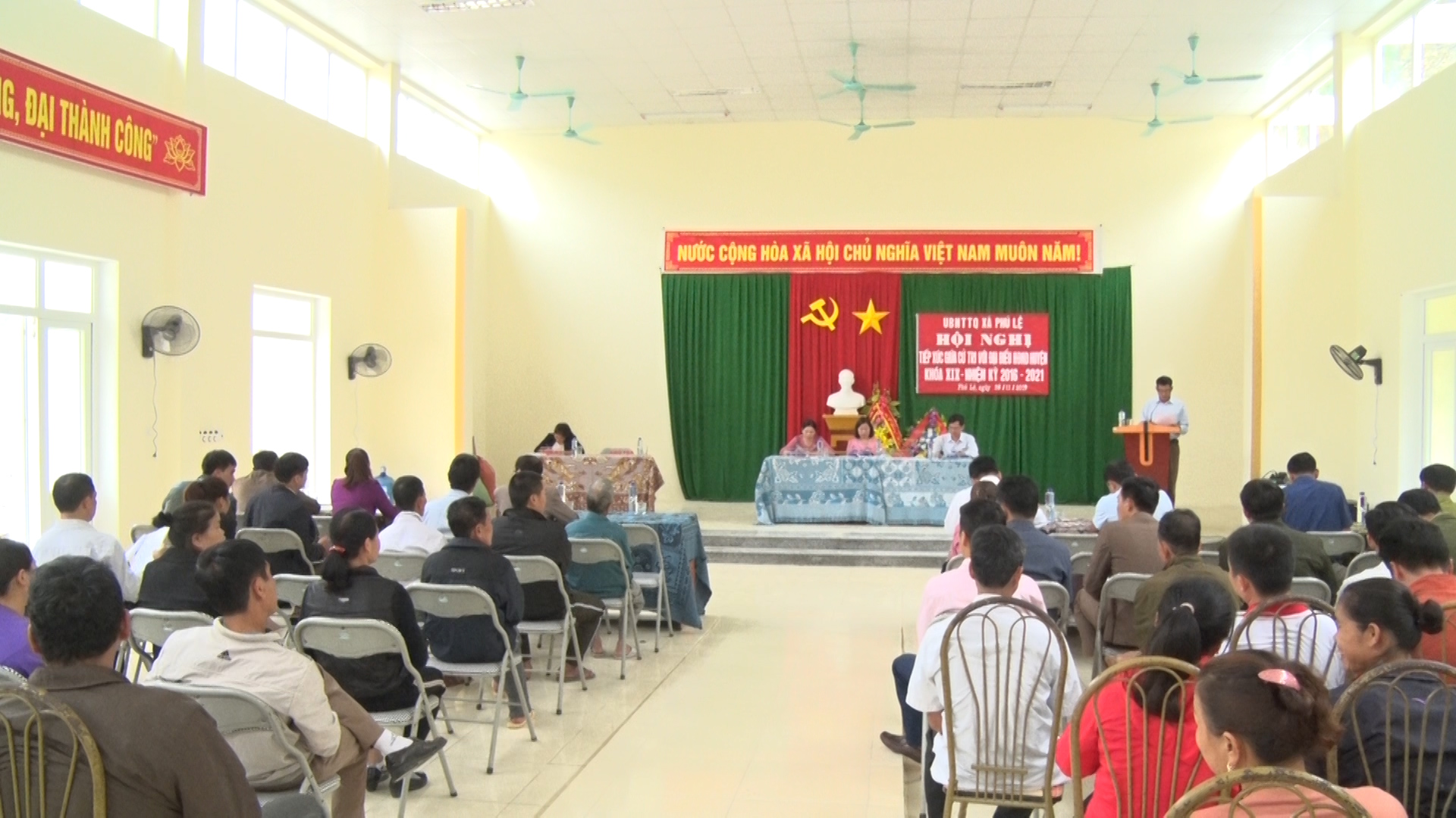 Toàn cảnh