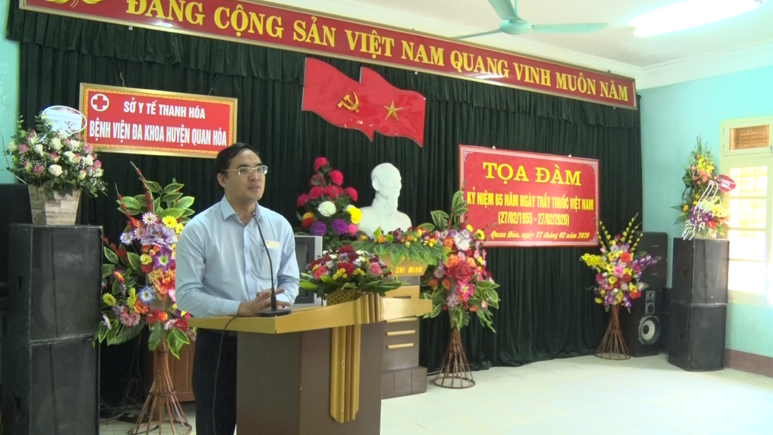 Đồng chí Trương Nho Tự , phó bí thư huyện ủy, Chủ tịch UBND huyện phát biểu ghi nhận, biểu dương tại buổi lễ Tọa đàm