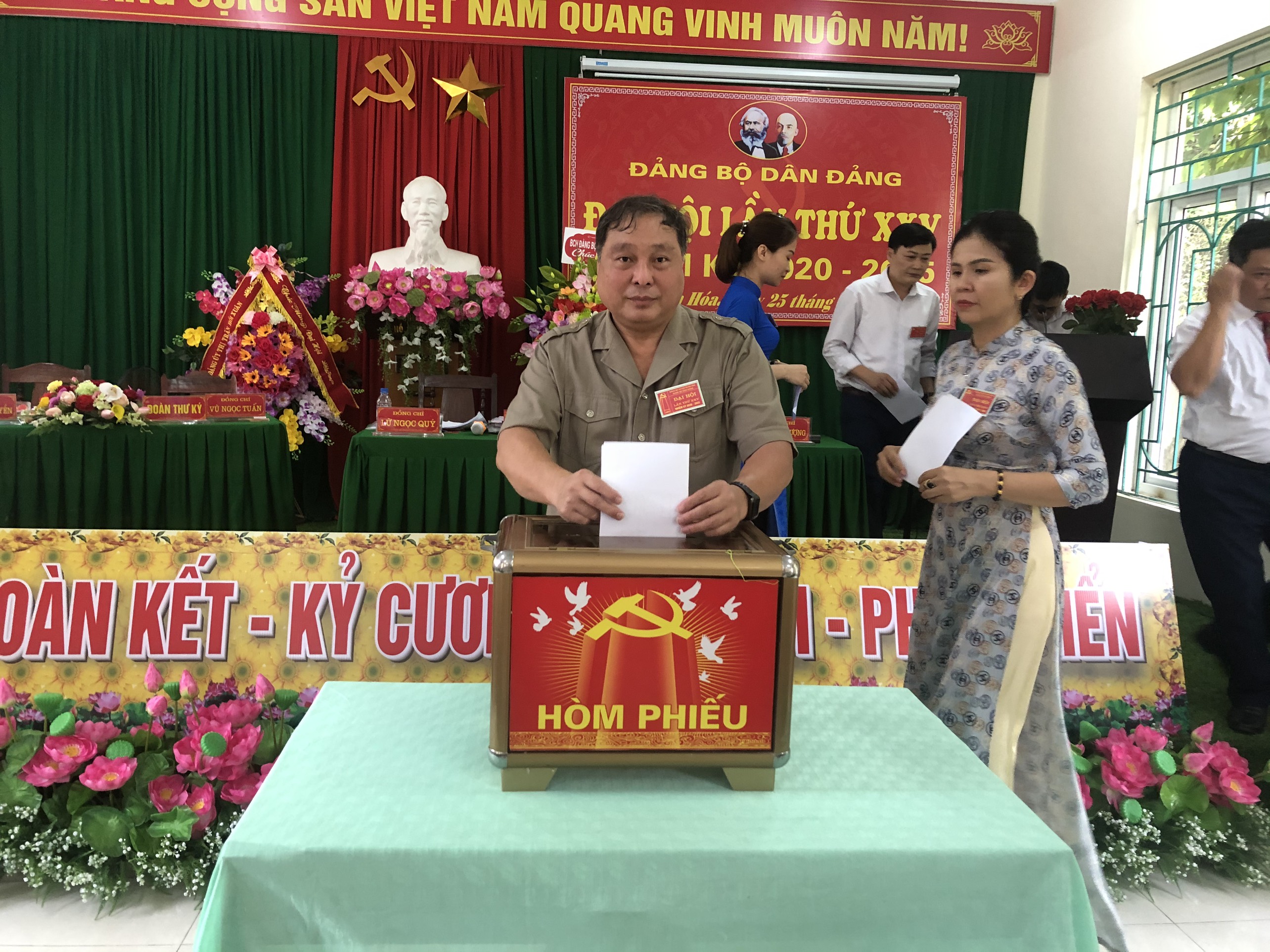 Các Đại biểu bỏ phiếu bầu BCH Đảng bộ Dân đảng khóa XXV nhiệm kỳ 2020 -2025