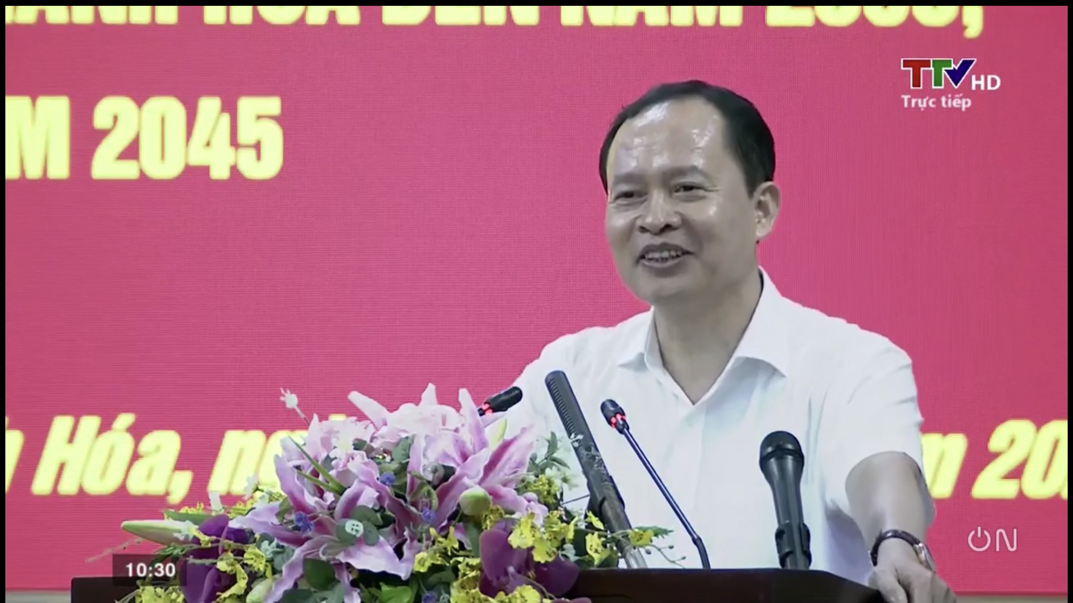 Đồng chí Bí thư Tỉnh ủy, Chủ tịch HĐND tỉnh Trịnh Văn Chiến phát biểu tại hội nghị.
