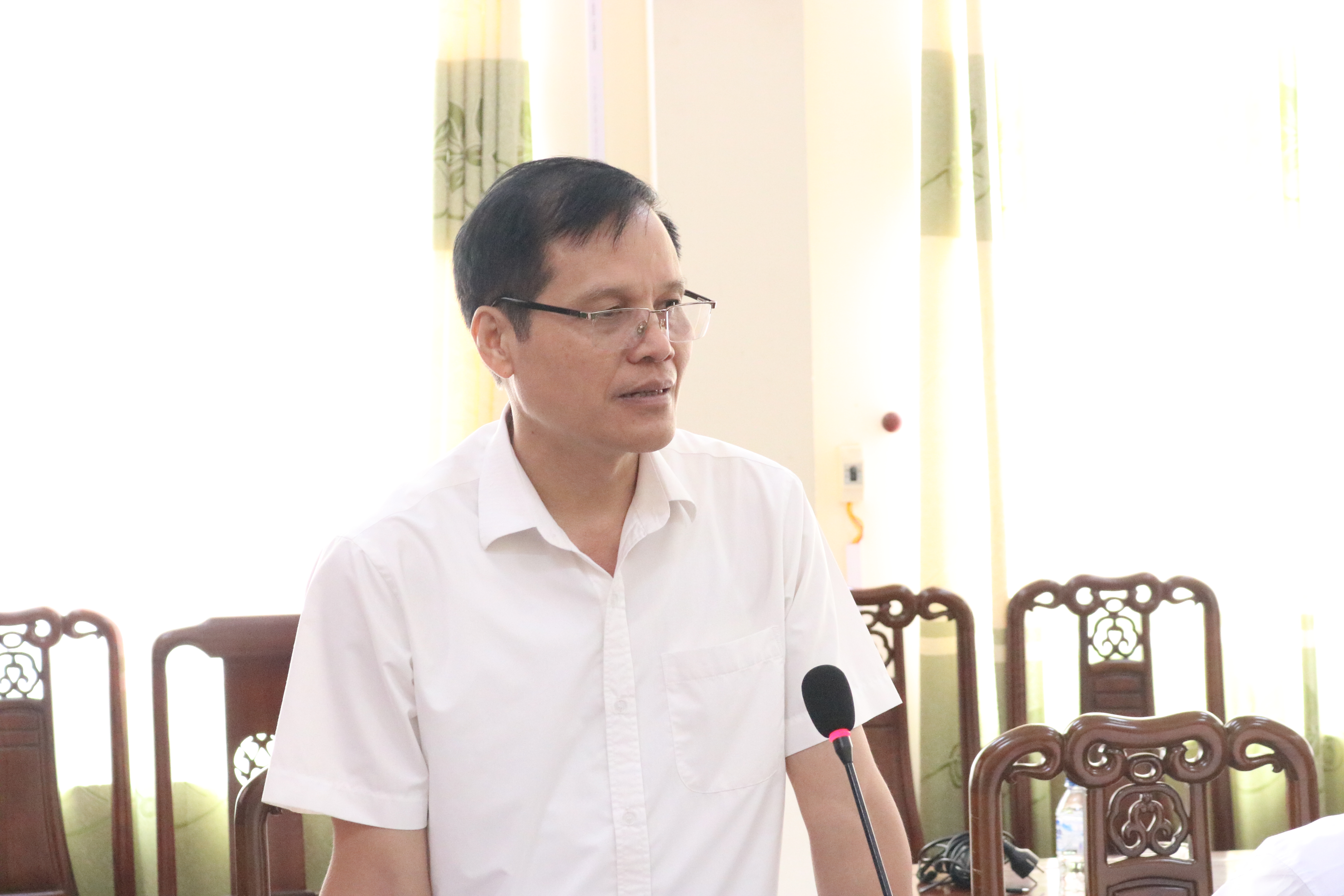 Đồng chí Hoàng Đình Chung PCT thường trực HĐND huyện Phát biểu tại hội nghị