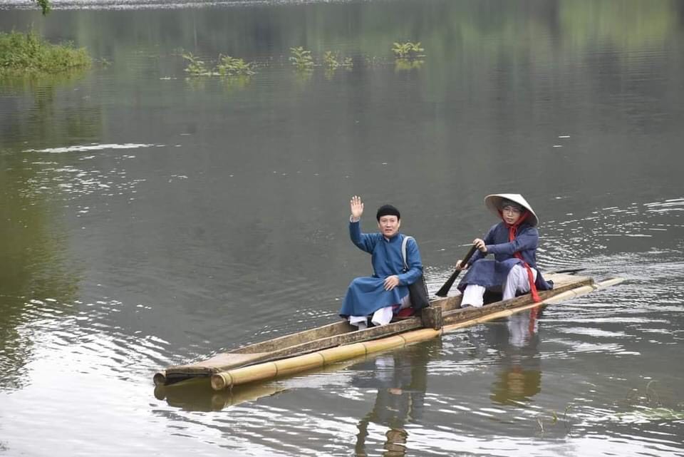 Du thuyền độc mộc trên lòng Hồ Pha Đay, Bản Bút xã Nam Xuân