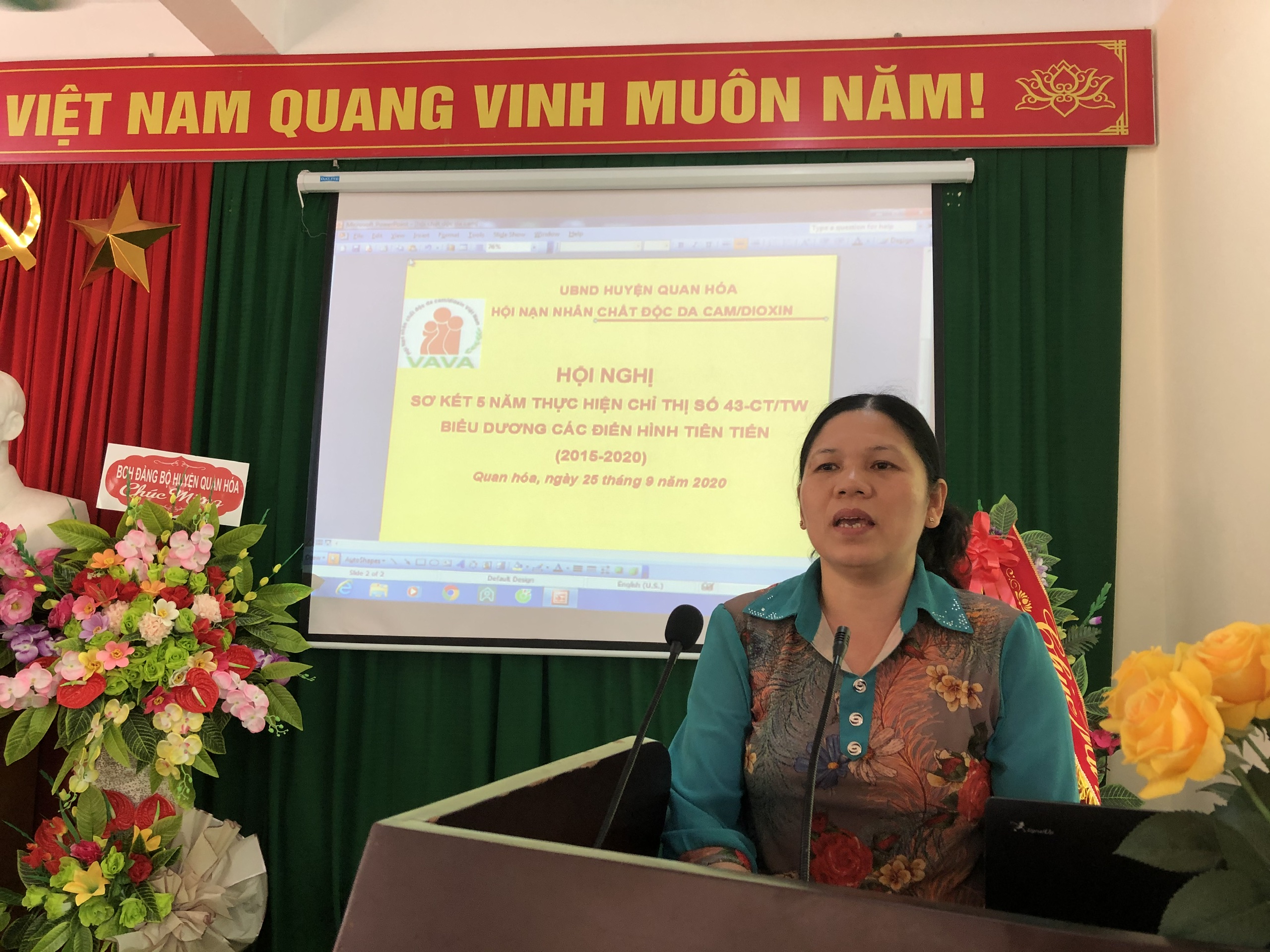Đ/c: Hà Thị Thuận UVBTV, Trưởng Ban Dân Vận Huyện ủy, Chủ tịch UBMTTQ huyện phát biểu tại Hội nghị