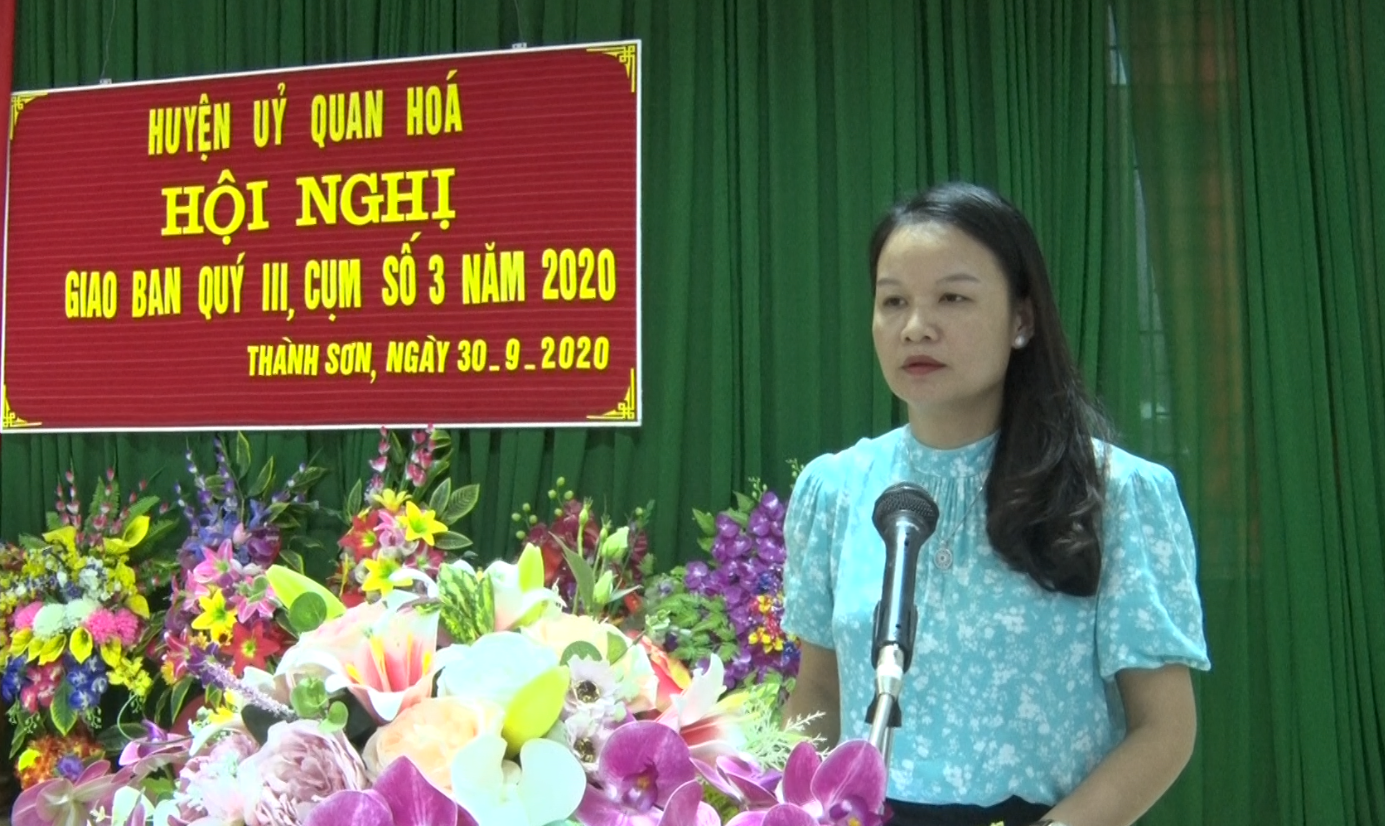 Đồng chí Hà Thị Hương, Bí Thư huyện ủy phát biếu chỉ đạo tại hội nghị